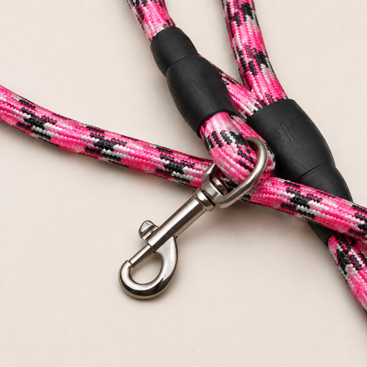 Correa trenzada rosa para perro 19025-159 — detalle de la conexión