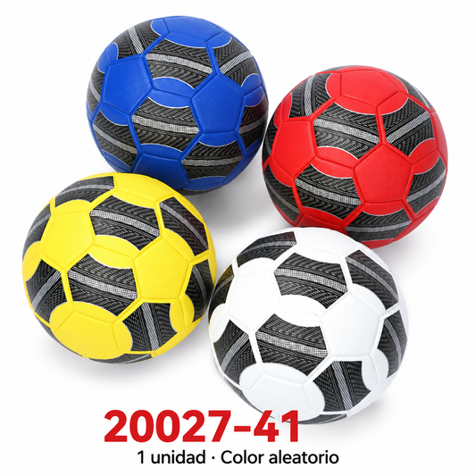 Balón de fútbol con paneles a rayas — color aleatorio 20027-41 — vista sobre fondo blanco