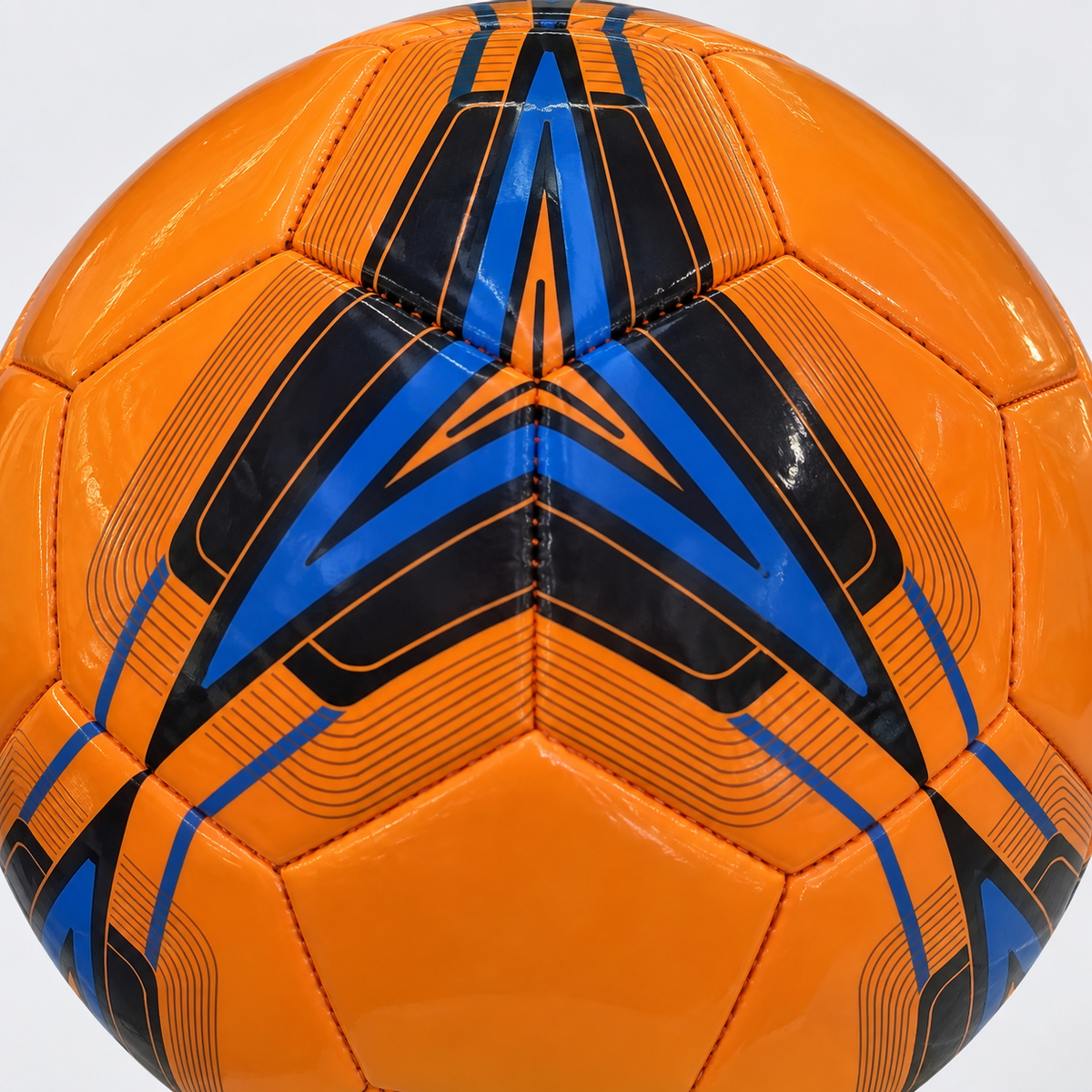 Balón de fútbol naranja con franjas negras y azules 20027-53 — detalle del producto