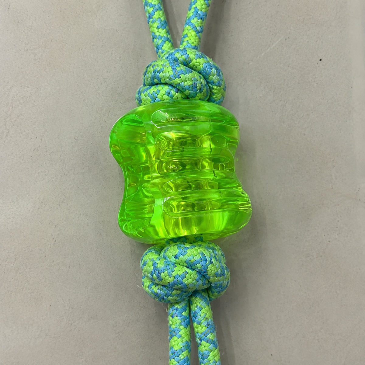 Juguete de cuerda con pieza central verde para perro 20300-74 — detalle