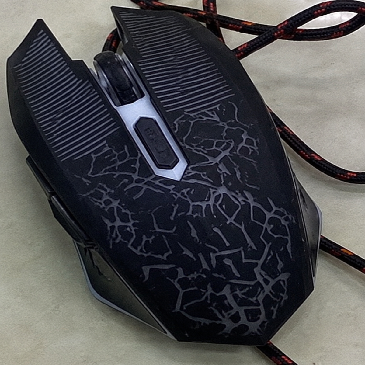 Mouse USB con cable y diseño de grietas 28796-22 — detalle del producto
