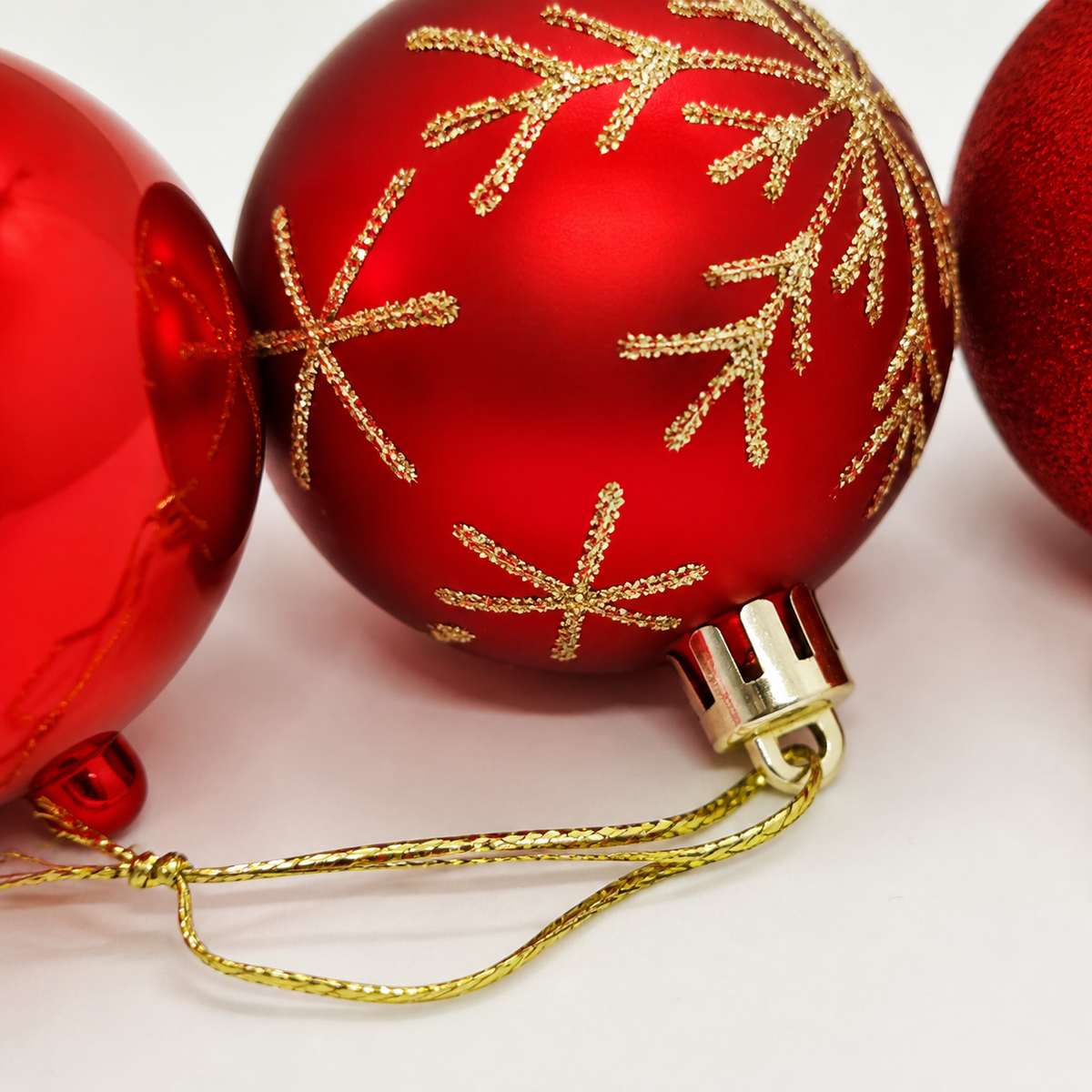Detalle de Set de 3 esferas navideñas rojas — 9993-44